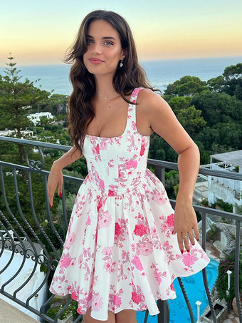 誕生日パーティーにぴったりのスクエアカラーのピンクの花柄ノースリーブミニドレス（2025年）