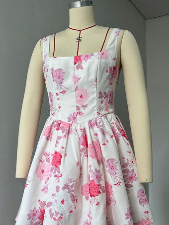 誕生日パーティーにぴったりのスクエアカラーのピンクの花柄ノースリーブミニドレス（2025年）