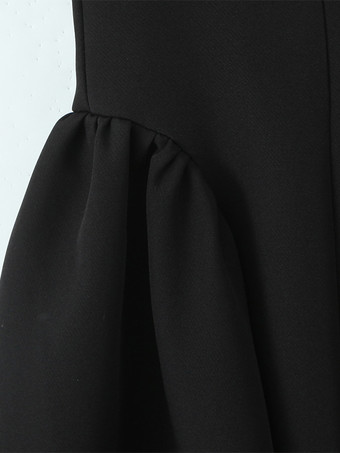 レースアップバックのブラックストラップフレアミニドレス 2025