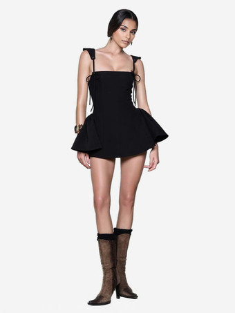 レースアップバックのブラックストラップフレアミニドレス 2025