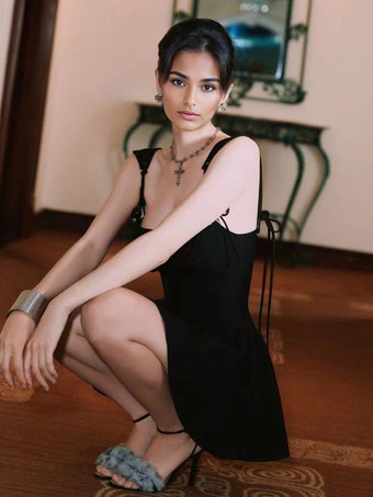 レースアップバックのブラックストラップフレアミニドレス 2025