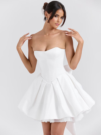 ストラップレス ホワイト フレア ミニドレス（蝶ネクタイバック付き）2025