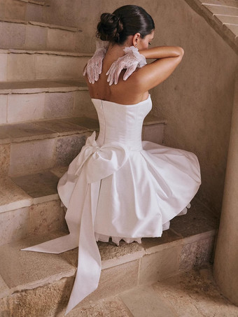 ストラップレス ホワイト フレア ミニドレス（蝶ネクタイバック付き）2025