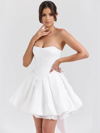 ホワイト ストラップレス ホワイト フレア ミニドレス（蝶ネクタイバック付き）2025