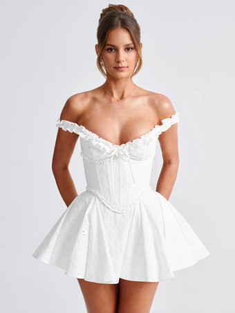 ホワイト レーストリムのフレアミニドレス（Vネック、シャーリングバック）2025