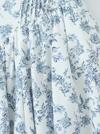 2025年のパーティーにぴったりな花柄ストラップレスフレアミディドレス