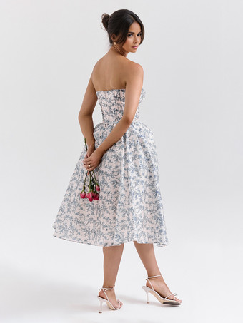 2025年のパーティーにぴったりな花柄ストラップレスフレアミディドレス