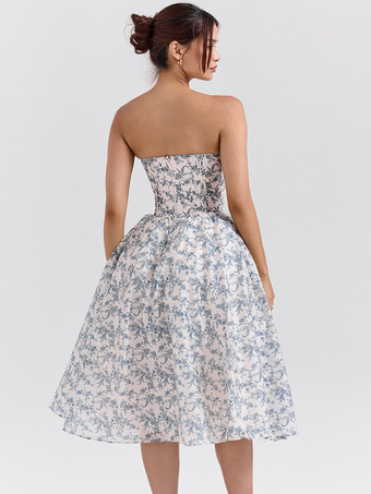 2025年のパーティーにぴったりな花柄ストラップレスフレアミディドレス