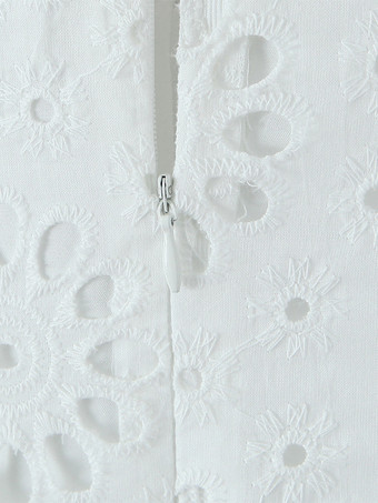 レースアップバックのホワイトホルターネックミニドレス 2025