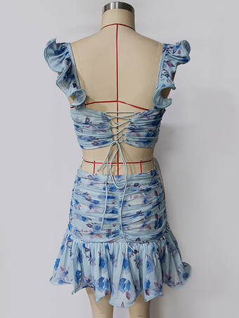 2025年夏にぴったりな花柄クロップトップとミニスカートのツーピースコーデ