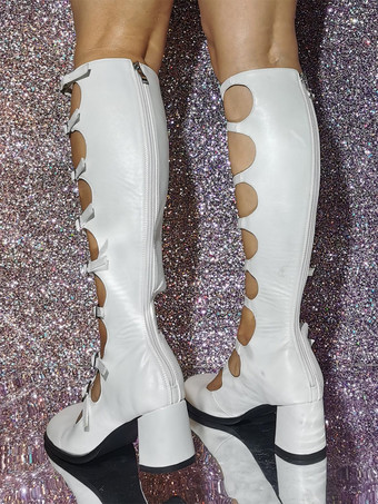 ホワイトチャンキーヒールブーツ スクエアトゥ バックルディテール マイルドヒールブーツ