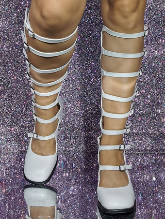 ホワイトチャンキーヒールブーツ スクエアトゥ バックルディテール マイルドヒールブーツ