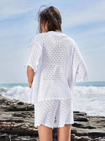 2025年夏のビーチにぴったりな、かぎ針編みのカバーアップトップスとショートパンツのセット