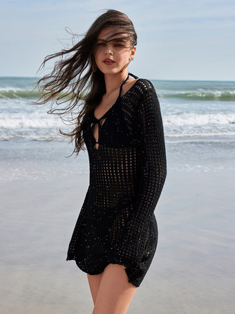2025年夏のビーチにぴったりな、長袖の黒クロシェ編みカバーアップミニドレス