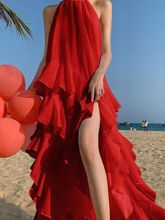 2025年夏のビーチにぴったりな、ハイスリットのノースリーブレイヤードマキシドレス