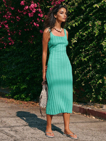 アクアグリーン2026年夏向けスクエアカラーのノースリーブニットミディドレス