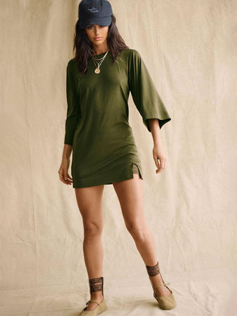 2025年夏向け、リラックスフィットのミニTシャツドレス