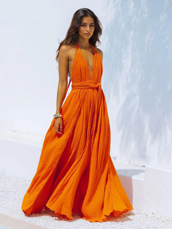 オレンジ夏のビーチにぴったりなホルターネックのベルト付きマキシドレス（2025年）
