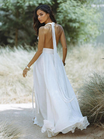 夏のビーチにぴったりなホルターネックのベルト付きマキシドレス（2025年）