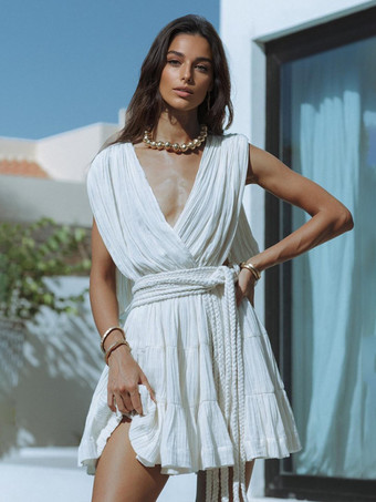 ホワイト ノースリーブ、ベルト付き、ルーシュラップ、深めのVネック、ミニドレス 2025