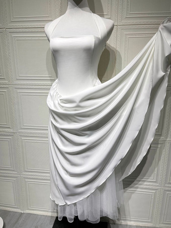 ソフトピンクのホルターネックAラインミディ丈パーティードレス（レディース）2025