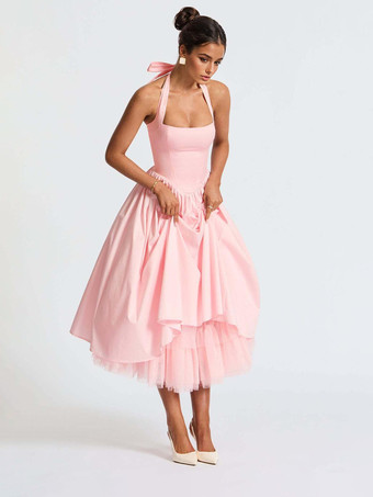 ソフトピンクのホルターネックAラインミディ丈パーティードレス（レディース）2025