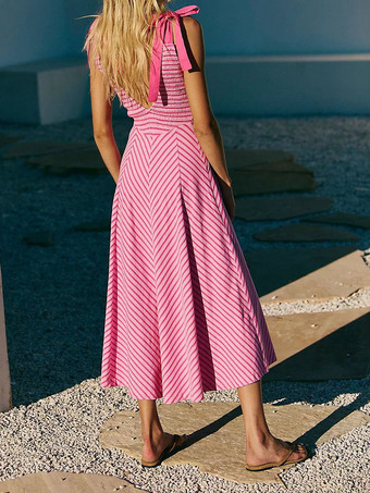 2025年の夏休みにぴったりのボヘミアン風ストライプVネックマキシドレス