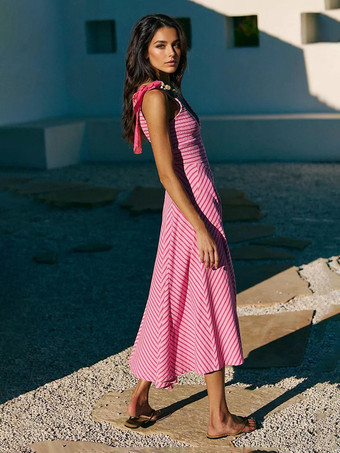 2025年の夏休みにぴったりのボヘミアン風ストライプVネックマキシドレス