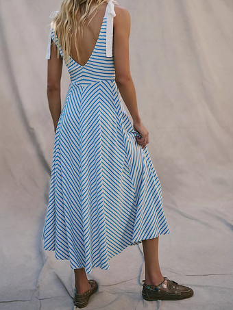 2025年の夏休みにぴったりのボヘミアン風ストライプVネックマキシドレス