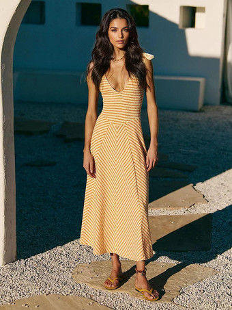 イエロー2025年の夏休みにぴったりのボヘミアン風ストライプVネックマキシドレス