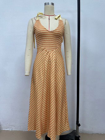 2025年の夏休みにぴったりのボヘミアン風ストライプVネックマキシドレス