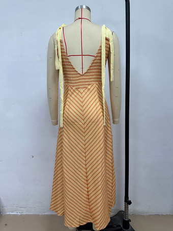 2025年の夏休みにぴったりのボヘミアン風ストライプVネックマキシドレス