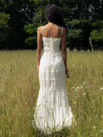 2026年夏にぴったりの、細ストラップのプリーツレイヤードマキシ丈ボヘミアンドレス