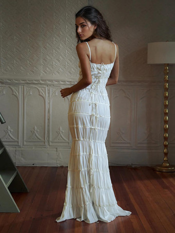 2026年夏にぴったりの、細ストラップのプリーツレイヤードマキシ丈ボヘミアンドレス