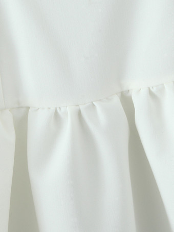 2025年夏にぴったりのホワイトフレアスリップミニドレス