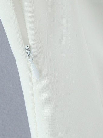 2025年夏にぴったりのホワイトフレアスリップミニドレス