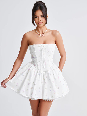 レースの裾とレースアップバックが特徴的な花柄ストラップレスミニドレス 2025