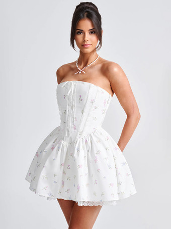 レースの裾とレースアップバックが特徴的な花柄ストラップレスミニドレス 2025