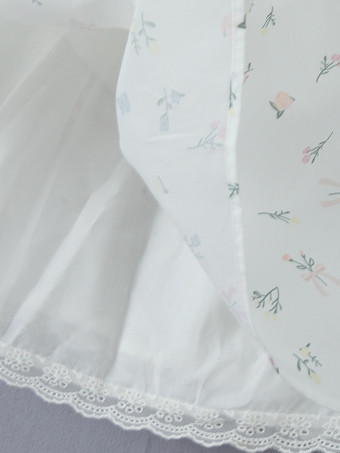 レースの裾とレースアップバックが特徴的な花柄ストラップレスミニドレス 2025