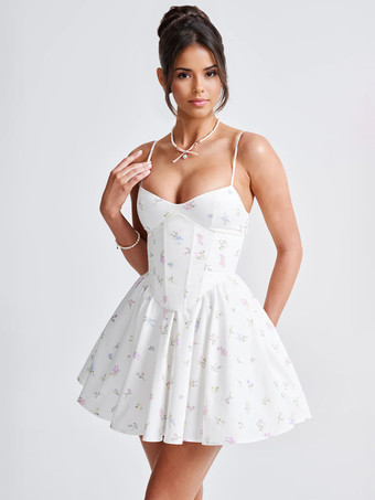 フローラルプリントのスウィートハートネックラインのミニドレス（バックシャーリング付き）2025