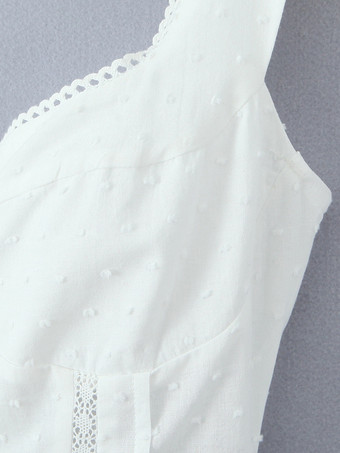 スクエアカラーのホワイトクロップトップ（フロントボタン付き）2025