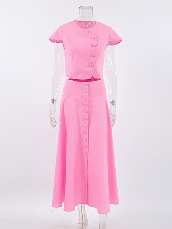 2025年夏にぴったりのピンクのクロップトップとハイウエストロングスカートのツーピースコーデ