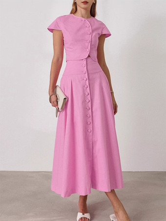 2025年夏にぴったりのピンクのクロップトップとハイウエストロングスカートのツーピースコーデ