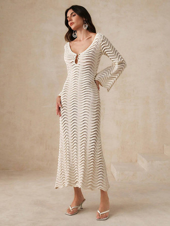 ビーチに最適な長袖ニットマキシドレス 2025