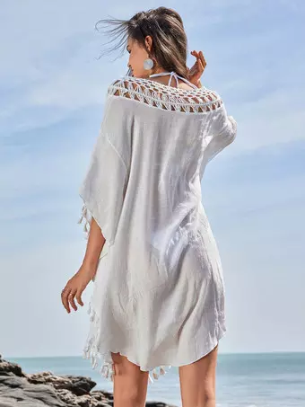 Copricostume bianco con nappe e bordi all'uncinetto abbigliamento