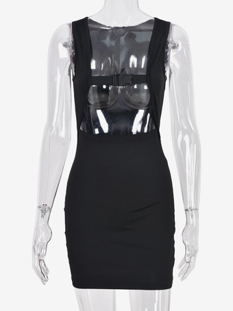 2025年の夜遊びにぴったりの、カットアウト入りのブラックのセクシーなボディコンミニドレス