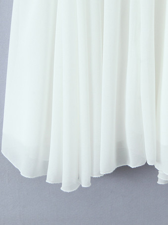 夏のビーチにぴったりなホワイトのミニスリップドレス（Vネック）シフトドレス（2025年）