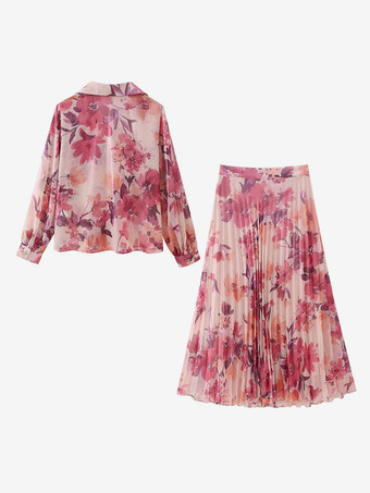 2025年春のおすすめ花柄スカートと長袖シャツの2ピースコーデ