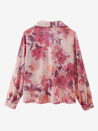 2025年春のおすすめ花柄スカートと長袖シャツの2ピースコーデ