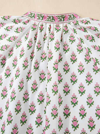 2025年夏にぴったりの花柄プリント半袖ミディ丈シフトドレス